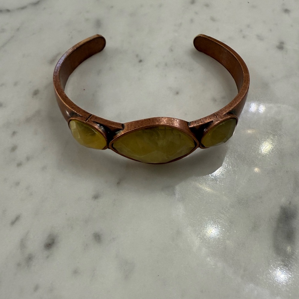 ❤️SOLD❤️ Copper Bracelet Cuff White Acrylic Cabochon Signed - Picture 7 of 8